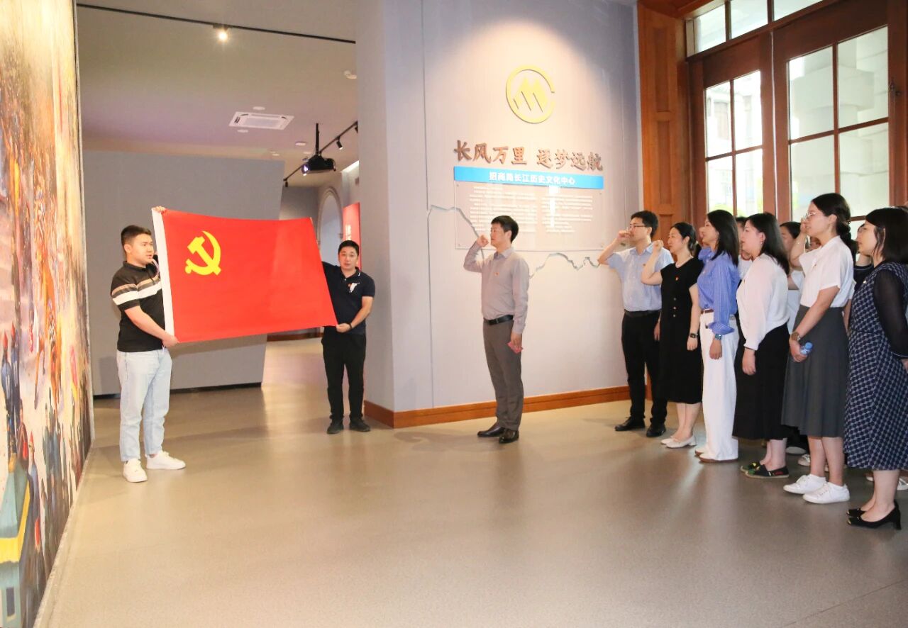 WePoker德州组织党员代表赴招商局长江历史文化中心开展主题党日活动